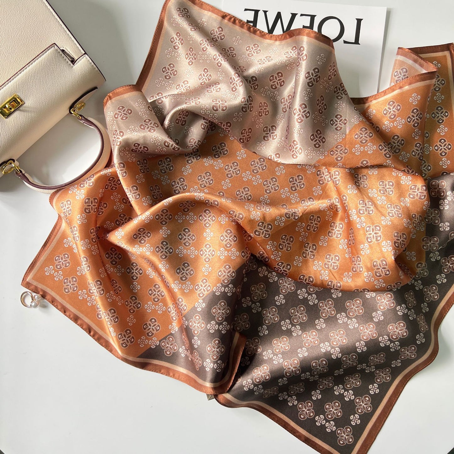 Foulard carré de soie 70 - Terres Nomades