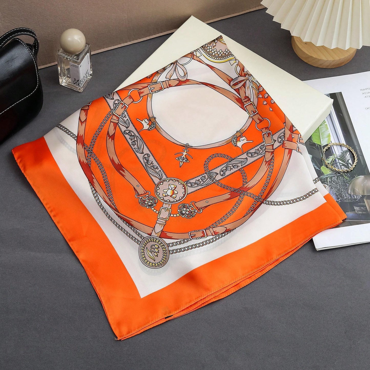 Foulard carré de soie 70 - La Cavalerie Royale Orange-Maison Berettini