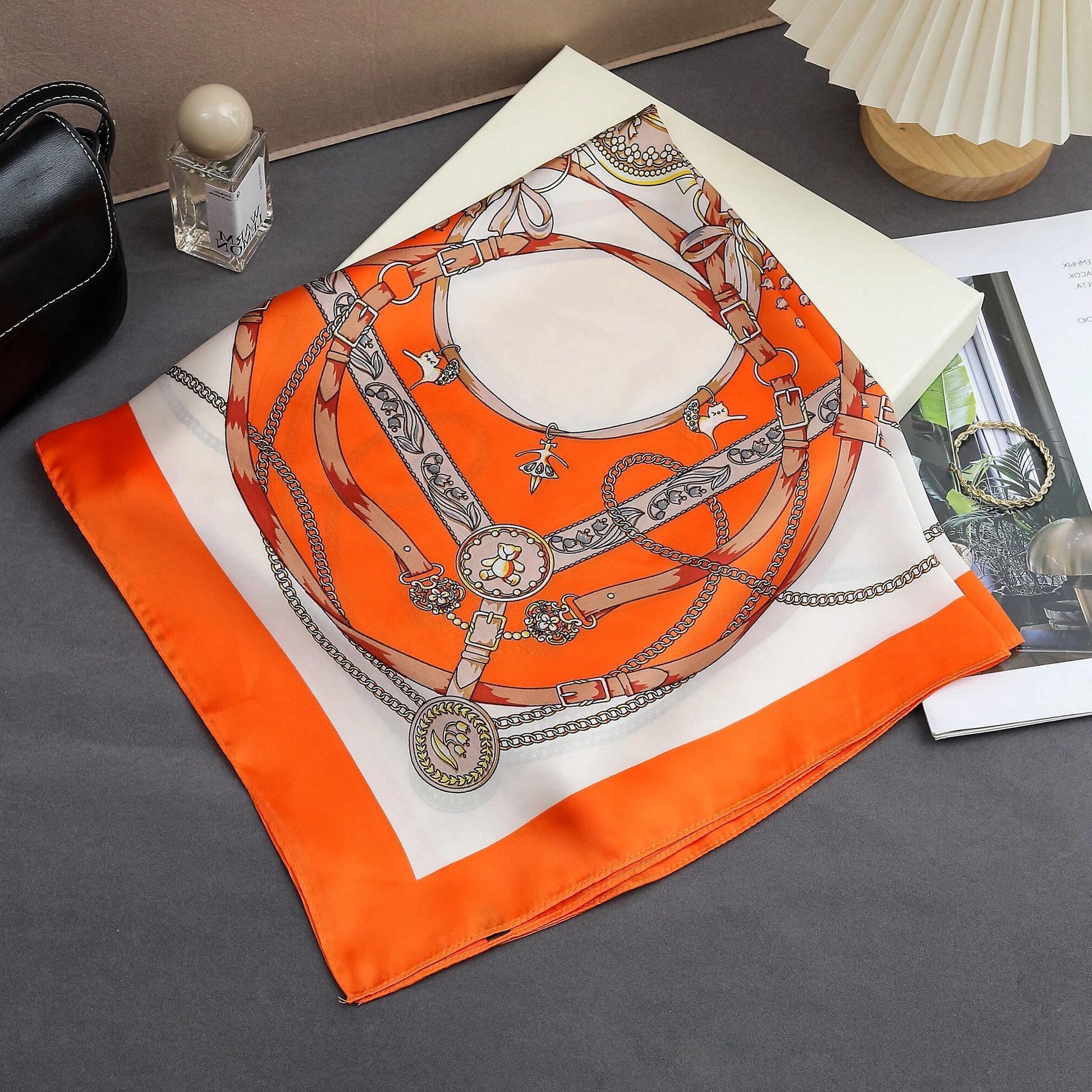 Foulard carré de soie 70 - La Cavalerie Royale Orange-Maison Berettini