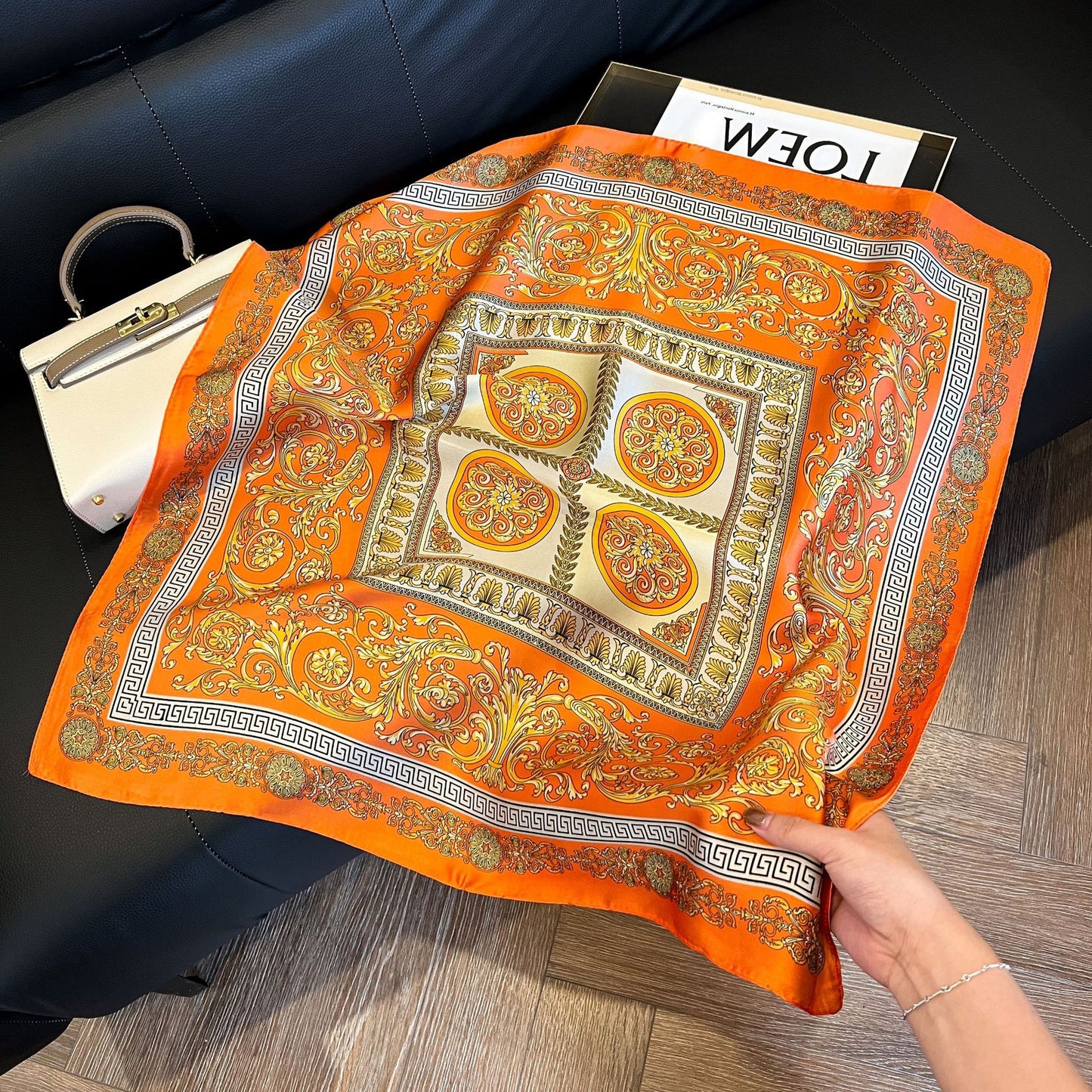 Foulard carré de soie 70 - Barocco Fiamma