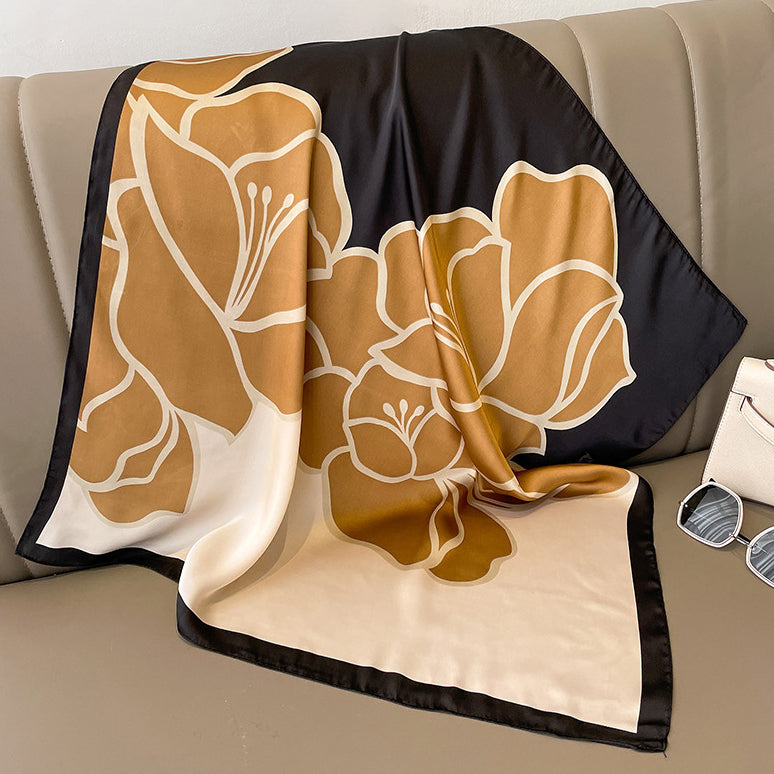 Foulard carré de soie 70 - L’Hibiscus Noir