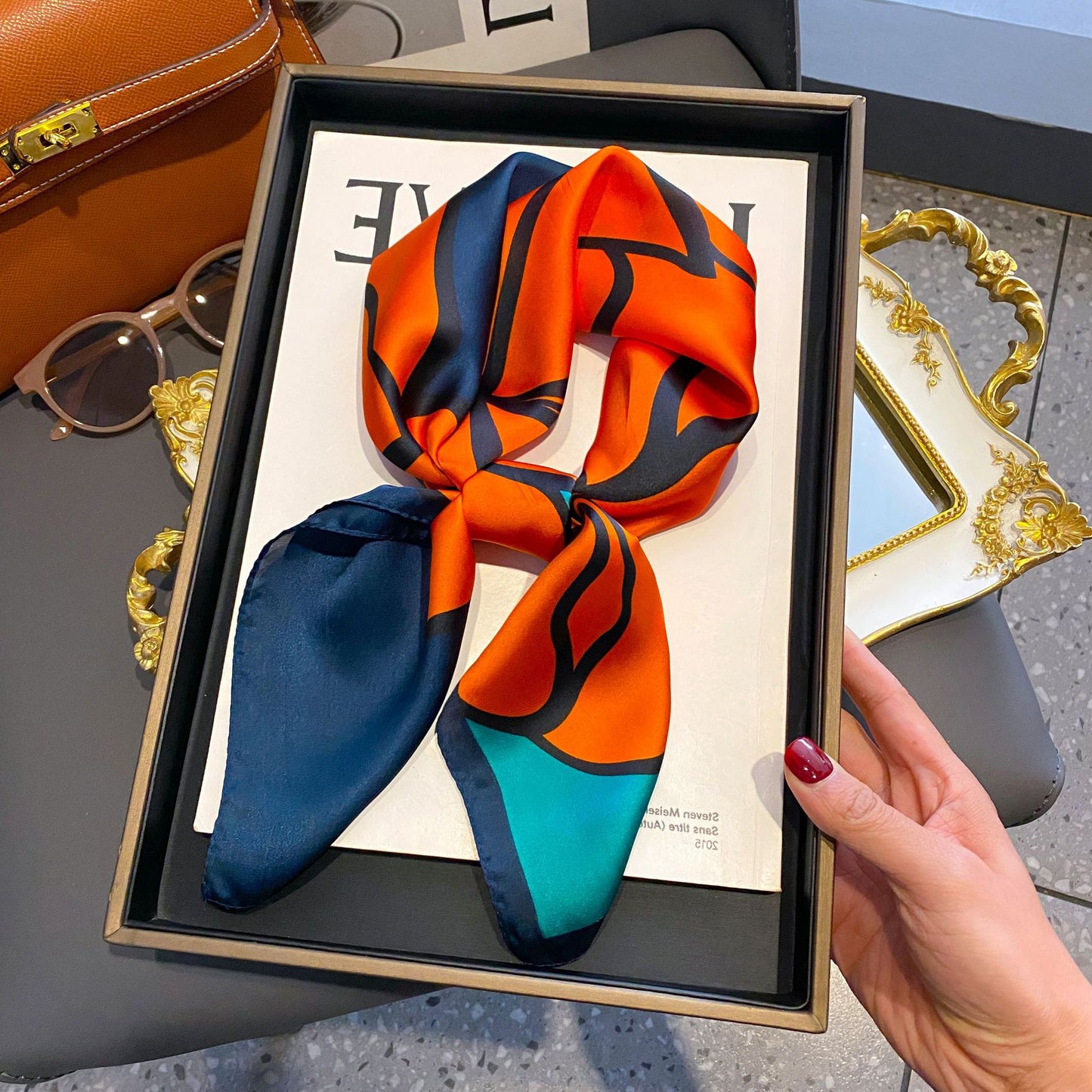 Foulard carré de soie 70 - L’Hibiscus Orange