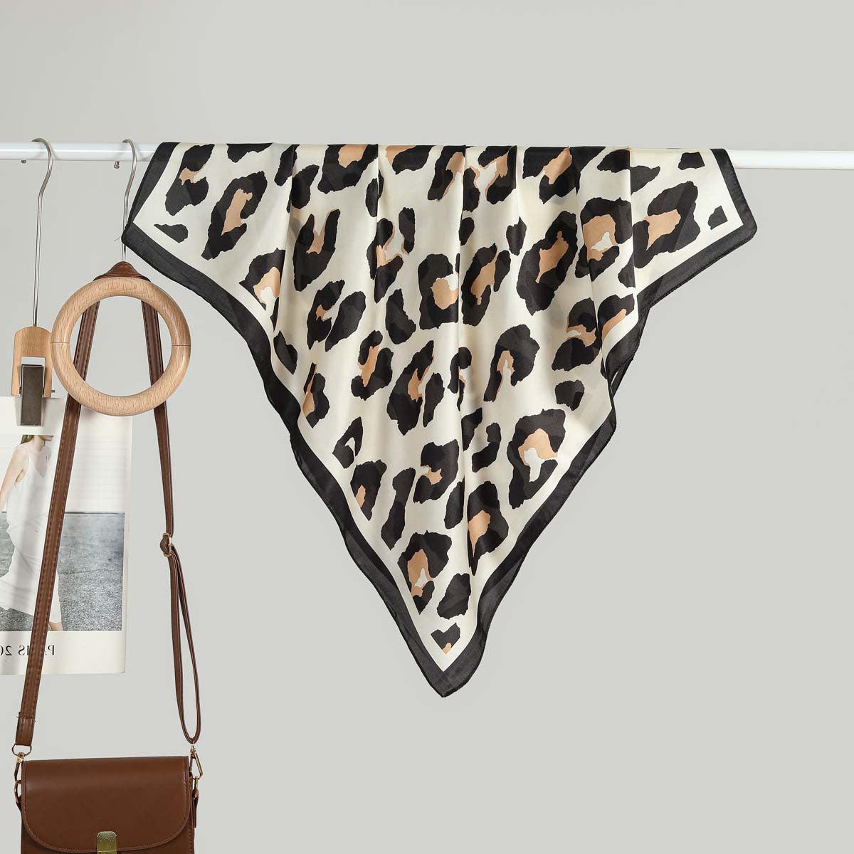 Foulard carré de soie 70 - L'Instinct Sauvage