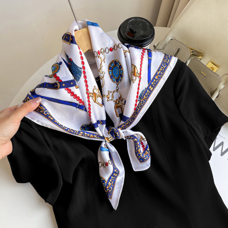 Foulard carré de soie 70 - L'Ornement Cavalier Blanc