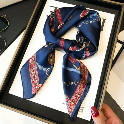 Foulard carré de soie 70 - L'Ornement Cavalier Bleu