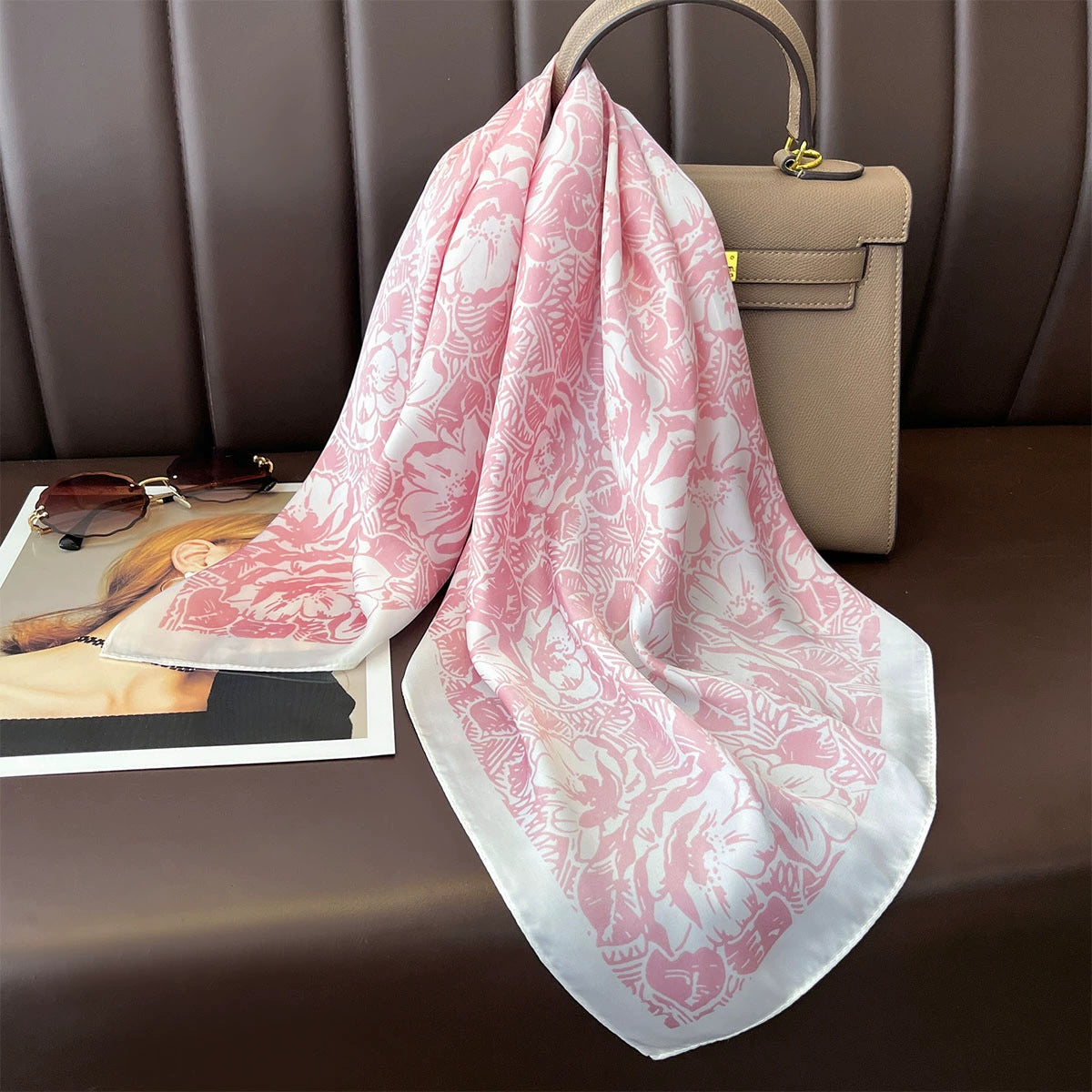 Foulard carré de soie 70 - La Rose