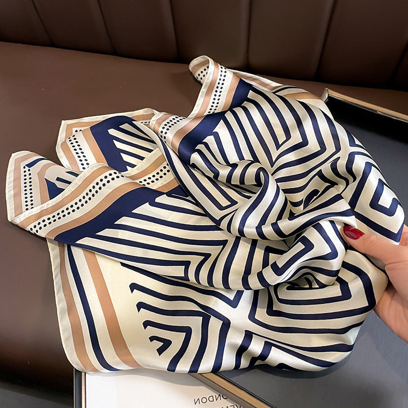 Foulard carré de soie 70 - Labyrinthe Indigo