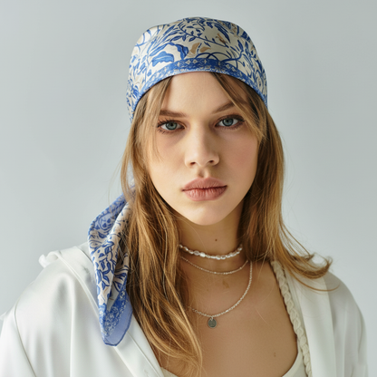 Foulard carré de soie 70 - Le feuillage bleu