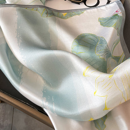 Foulard carré de soie 70 - Lotus et Carpes Koi