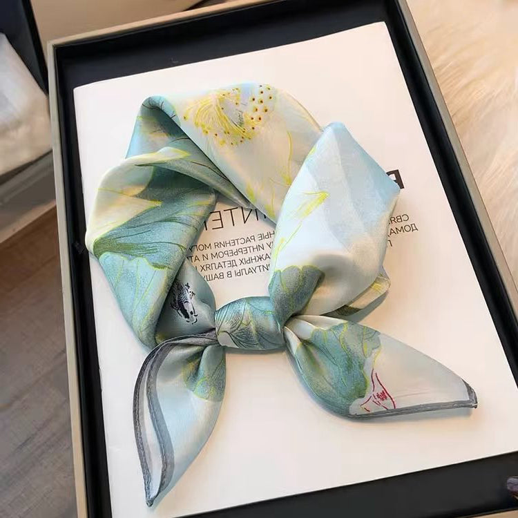 Foulard carré de soie 70 - Lotus et Carpes Koi