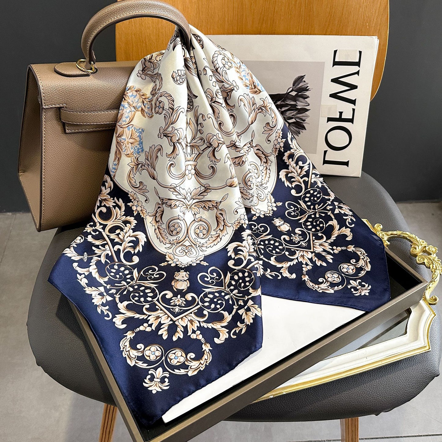 Foulard carré de soie 70 - Nuit Baroque