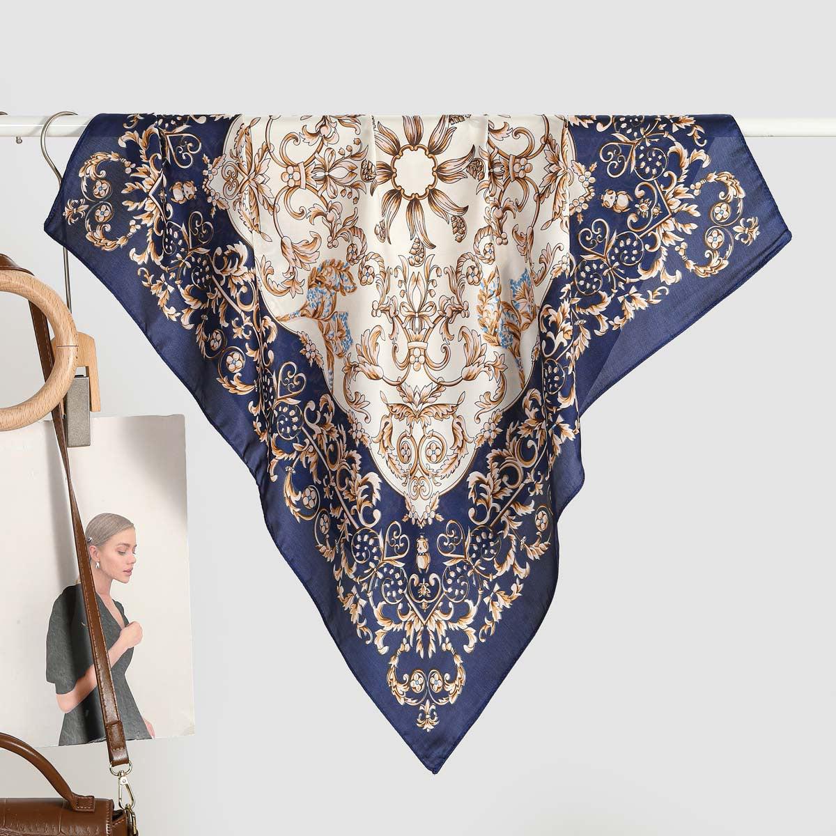 Foulard carré de soie 70 - Nuit Baroque