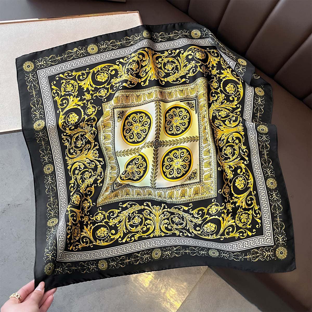 Foulard carré de soie 70 - Ornements Baroques