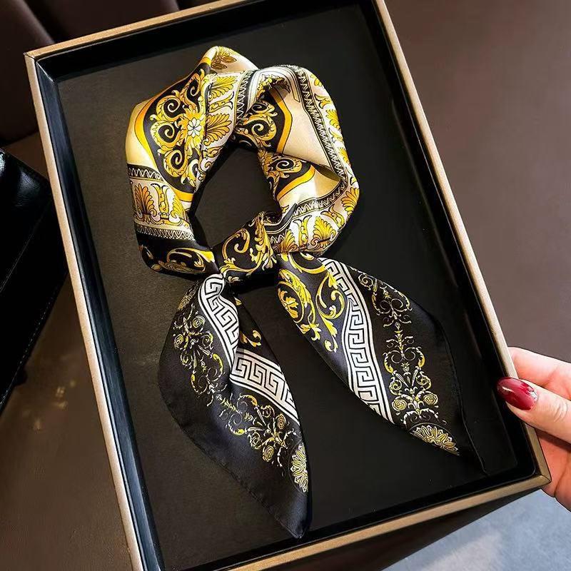 Foulard carré de soie 70 - Ornements Baroques