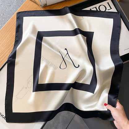 Foulard carré de soie 70 - Élégance Initiale