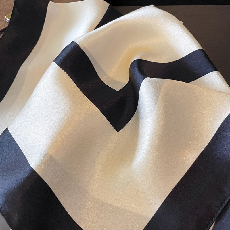 Foulard carré de soie 70 - Élégance Initiale
