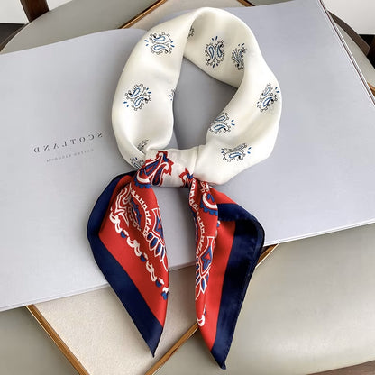 Foulard carré de soie 70 - Élégance Tricolore