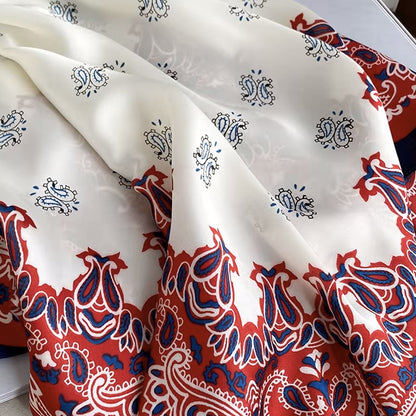 Foulard carré de soie 70 - Élégance Tricolore