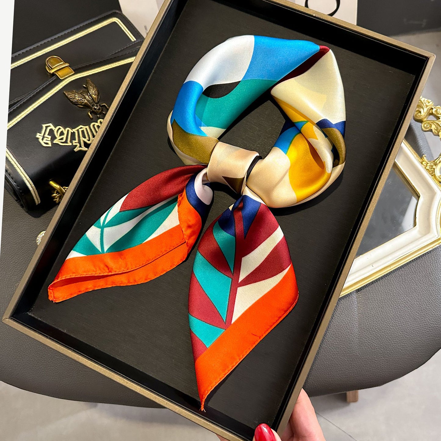 Foulard carré de soie 70 - Explosion Florale