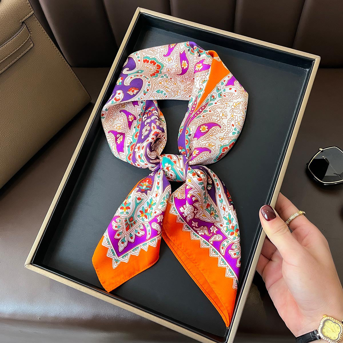 Foulard carré de soie 70 - Féerie Paisley