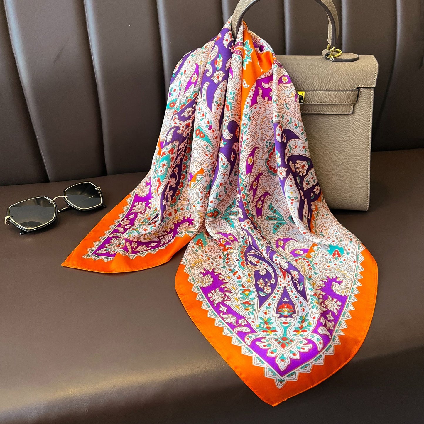 Foulard carré de soie 70 - Féerie Paisley