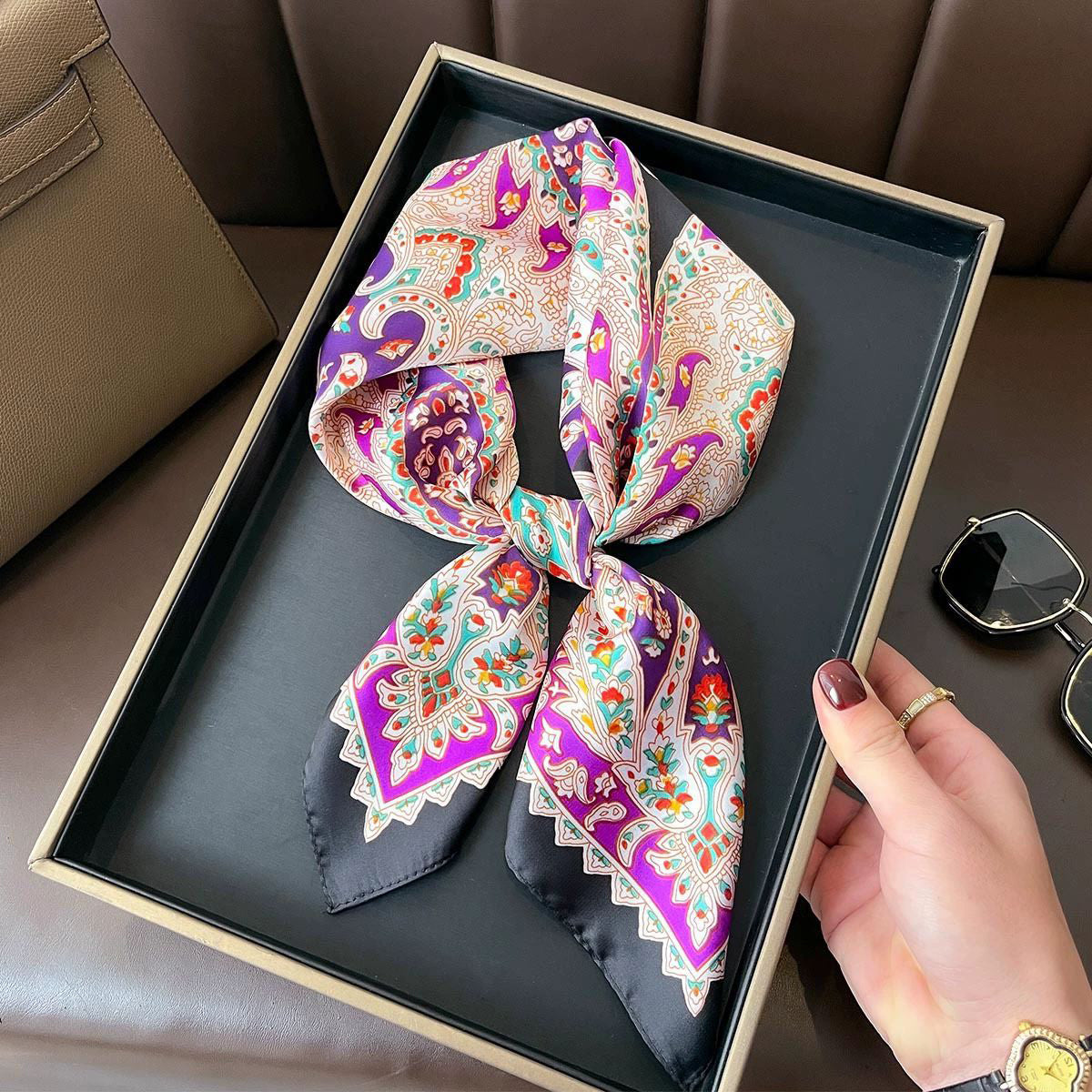 Foulard carré de soie 70 - Majesté Pourpre