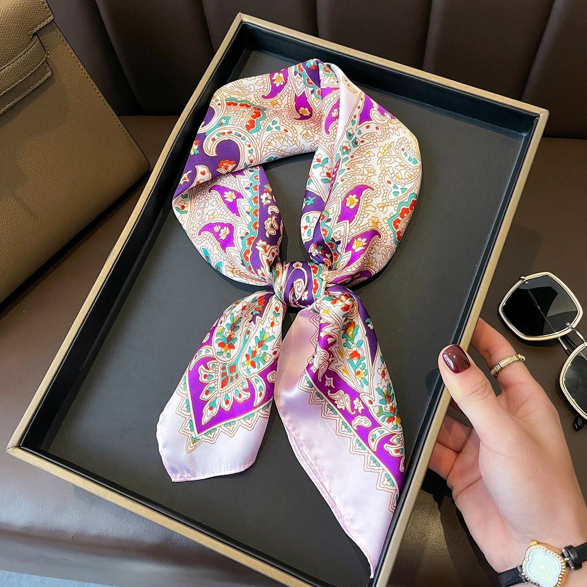 Foulard carré de soie 70 - Splendeur Royale