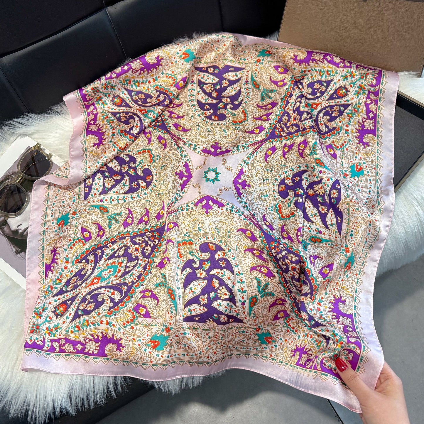 Foulard carré de soie 70 - Splendeur Royale