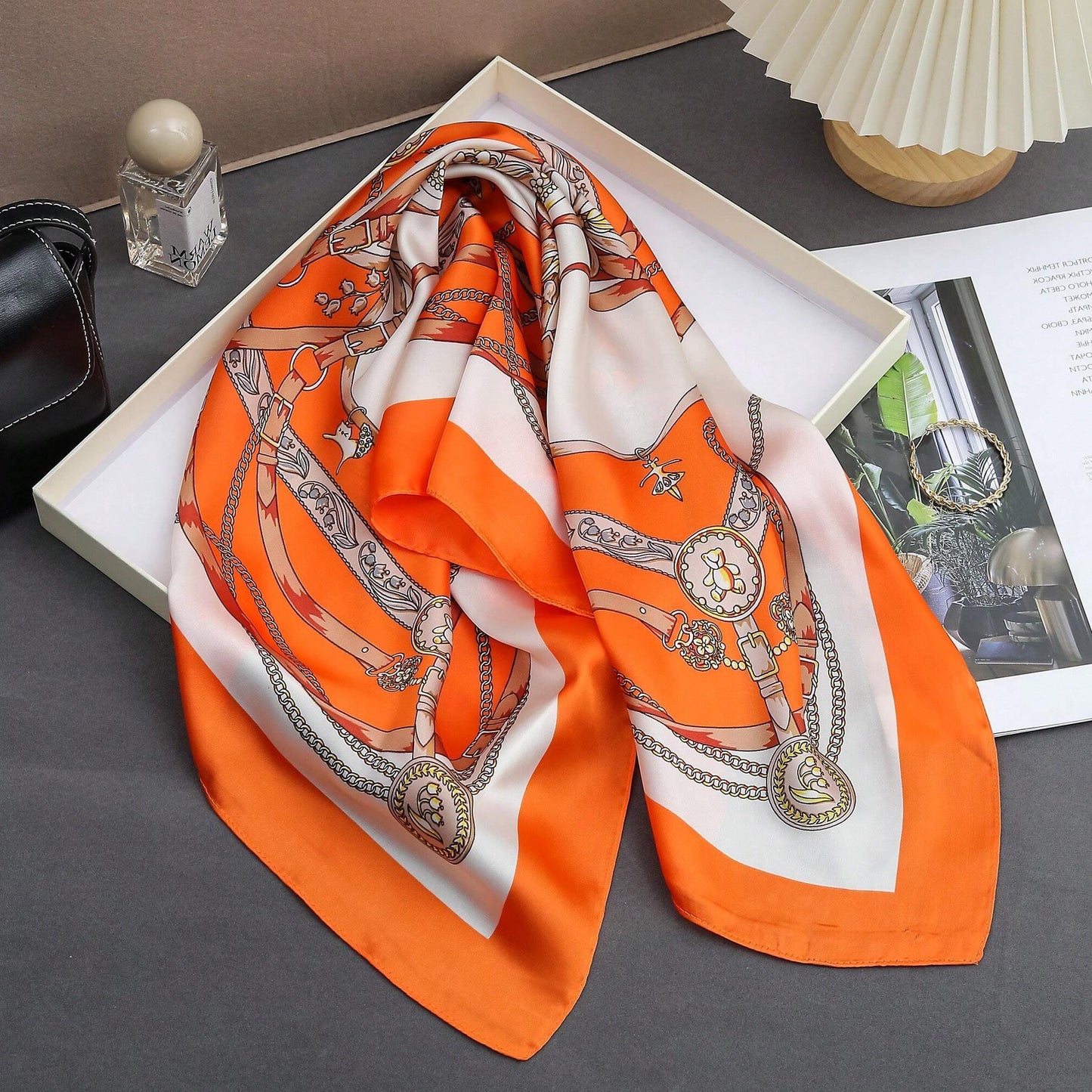 Foulard carré de soie 70 - La Cavalerie Royale Orange-Maison Berettini