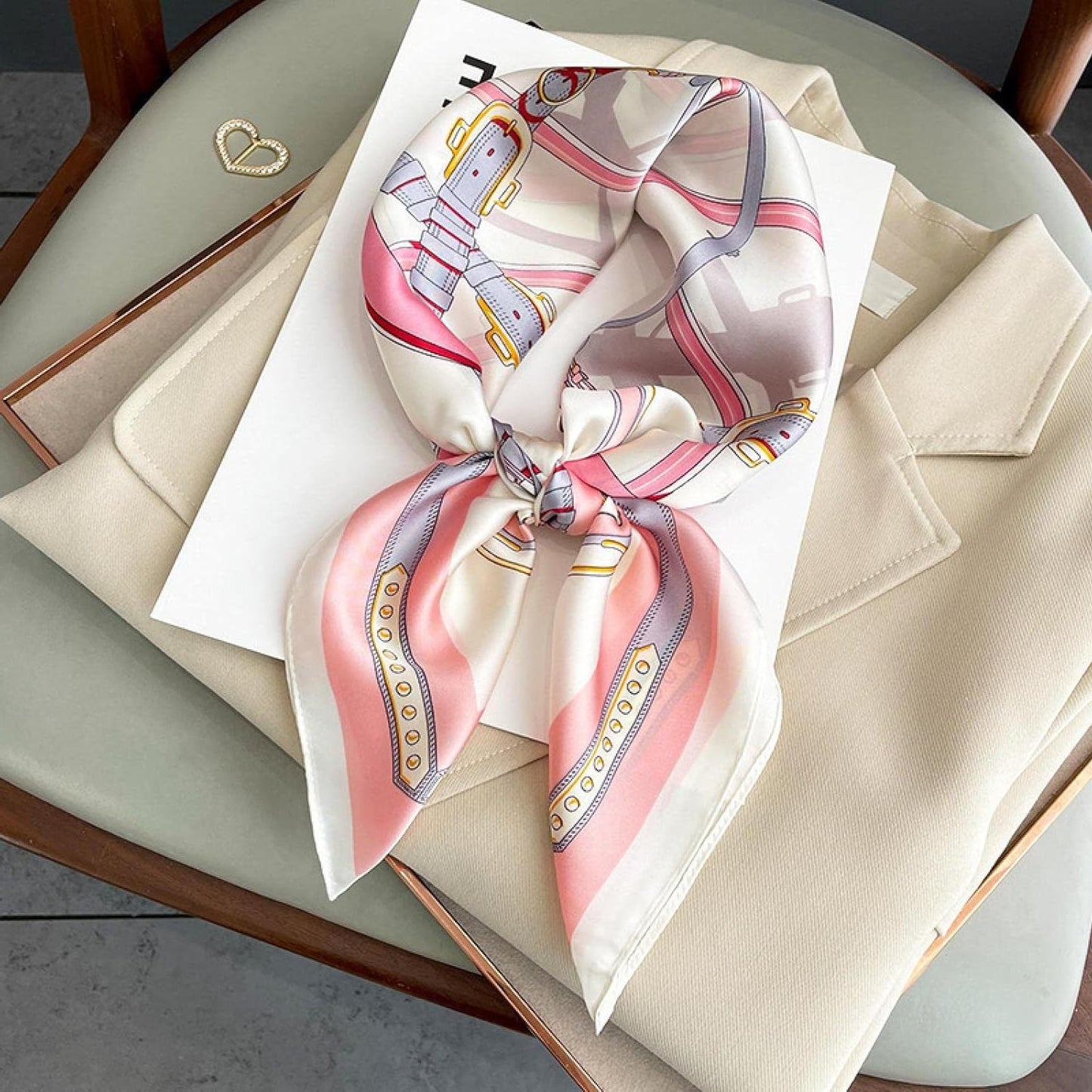 Foulard carré de soie 70 - La Ronde Équestre Rose-Maison Berettini