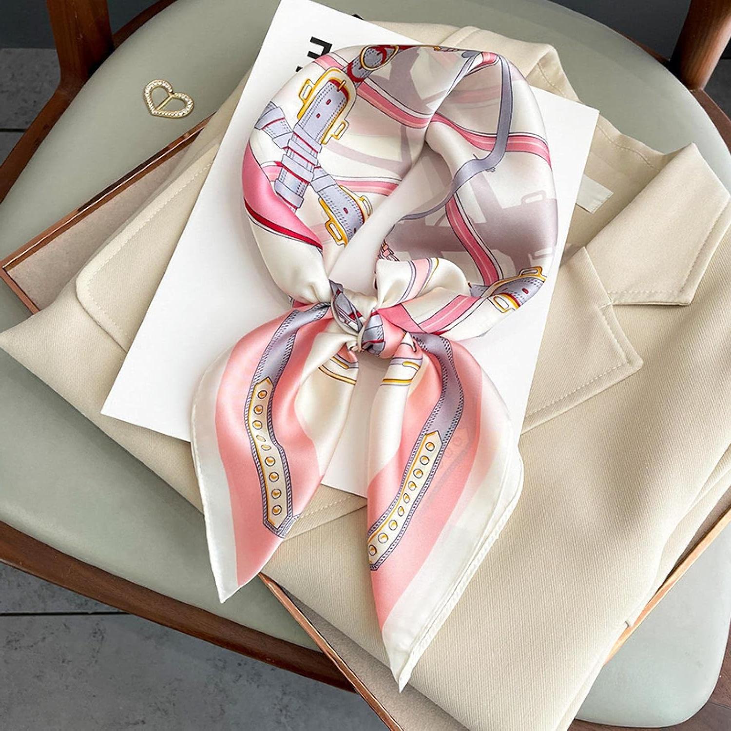 Foulard carré de soie 70 - La Ronde Équestre Rose-Maison Berettini