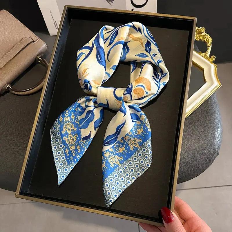 Foulard carré de soie 70 - Le feuillage bleu-Maison Berettini