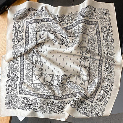 Foulard carré de soie 70 - Le Paisley Noir et Blanc-Maison Berettini