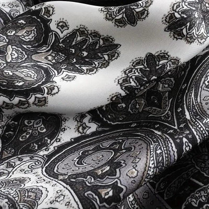 Foulard carré de soie 70 - Paisley Nocturne-Maison Berettini