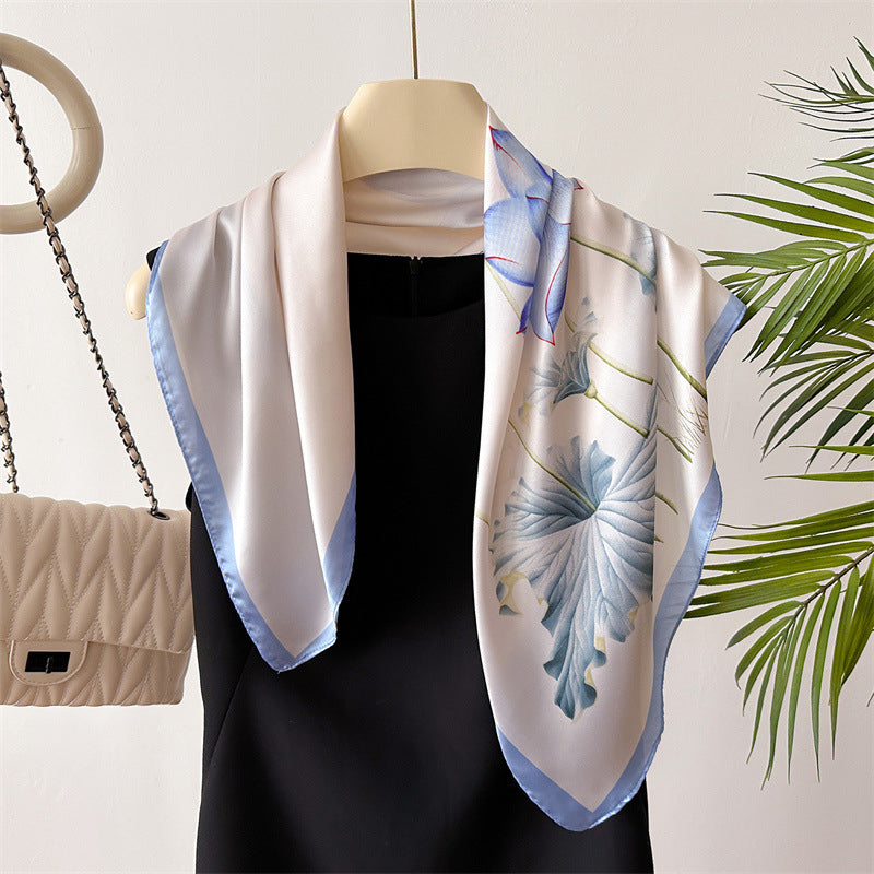 foulard carré de soie 70 - Le Lotus Bleu