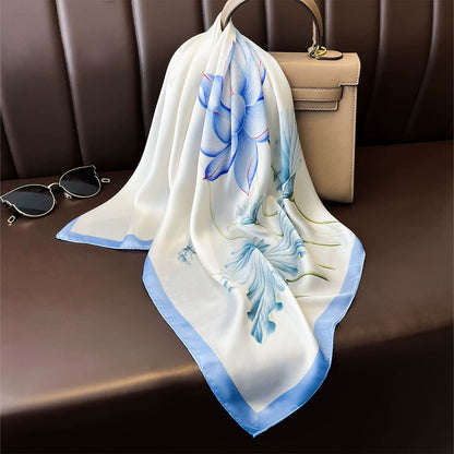 foulard carré de soie 70 - Le Lotus Bleu